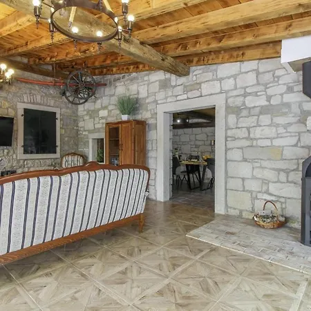 Tina In Gradinje - Haus Fuer 8-12 Personen