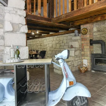 Villa Tina In Gradinje - Haus Fuer 8-12 Personen Livade
