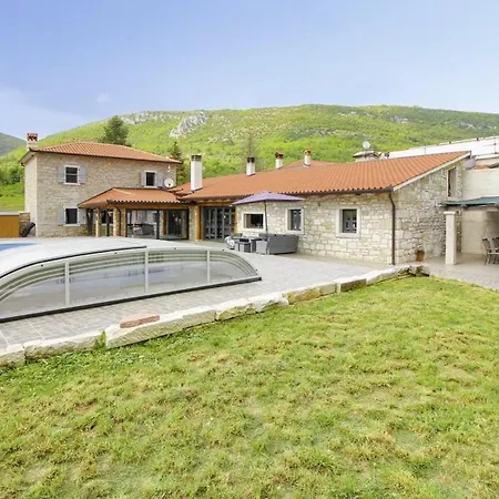 Villa Tina In Gradinje - Haus Fuer 8-12 Personen Livade