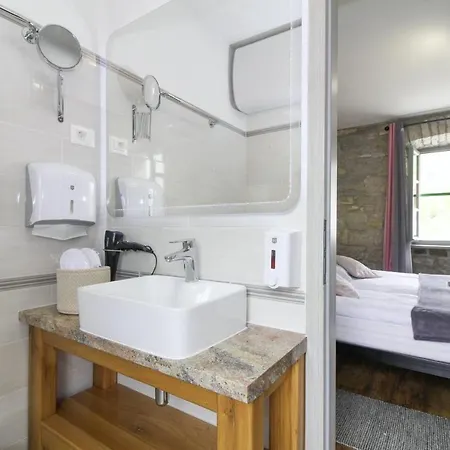 Villa Tina In Gradinje - Haus Fuer 8-12 Personen *