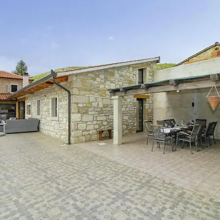 Tina In Gradinje - Haus Fuer 8-12 Personen Livade