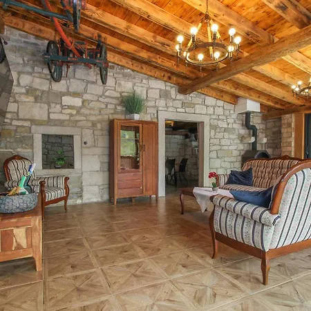 Villa Tina In Gradinje - Haus Fuer 8-12 Personen