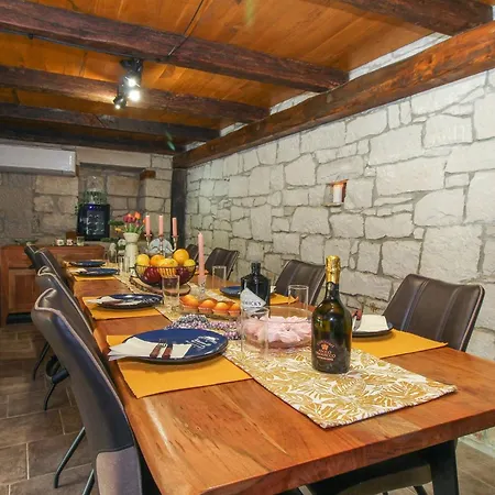 Tina In Gradinje - Haus Fuer 8-12 Personen Villa *