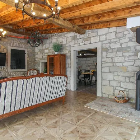 Villa Tina In Gradinje - Haus Fuer 8-12 Personen *