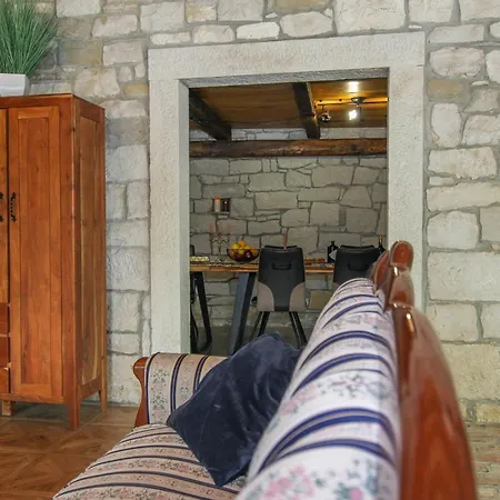 Tina In Gradinje - Haus Fuer 8-12 Personen * Livade