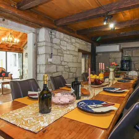 Tina In Gradinje - Haus Fuer 8-12 Personen