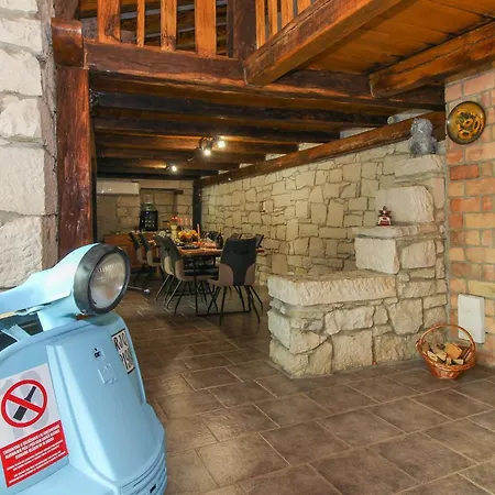 Tina In Gradinje - Haus Fuer 8-12 Personen Livade