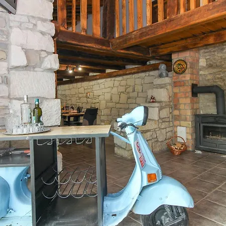 Tina In Gradinje - Haus Fuer 8-12 Personen * Livade
