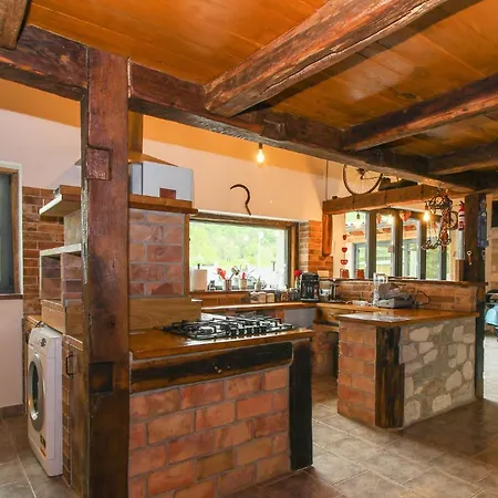 Villa Tina In Gradinje - Haus Fuer 8-12 Personen Livade