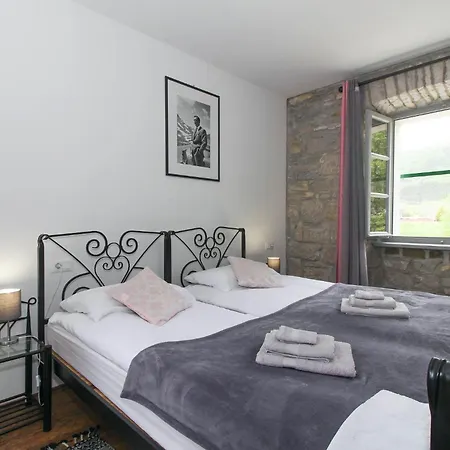 Villa Tina In Gradinje - Haus Fuer 8-12 Personen