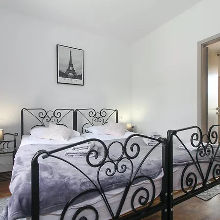 Villa Tina In Gradinje - Haus Fuer 8-12 Personen