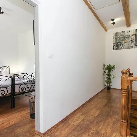 Tina In Gradinje - Haus Fuer 8-12 Personen Villa Livade