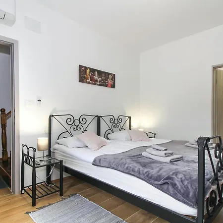 Tina In Gradinje - Haus Fuer 8-12 Personen Villa *