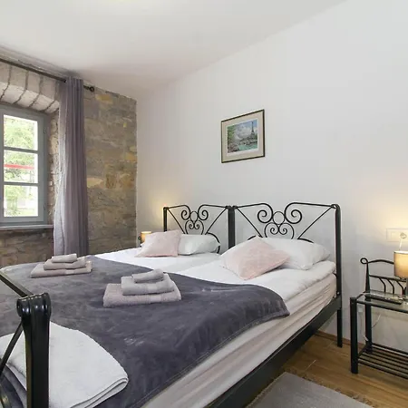 Tina In Gradinje - Haus Fuer 8-12 Personen Villa Livade