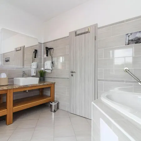Tina In Gradinje - Haus Fuer 8-12 Personen